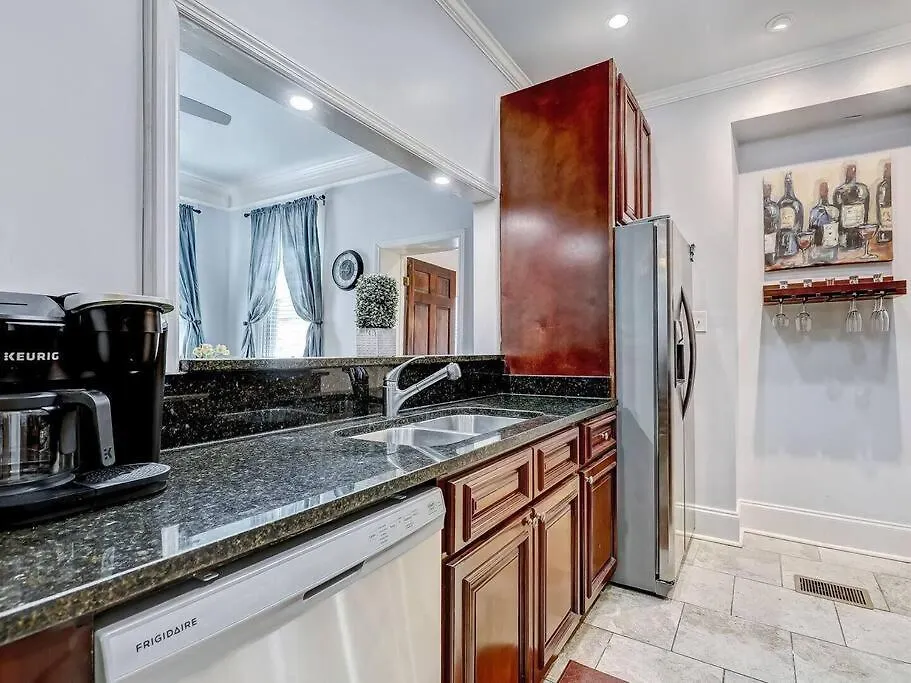Apartment Historic Savannah Gold Private Condo With Pool - 2Bed, 1&Half Bath, Sleeps 6, 1St Floor, 15 Min Walk To Historic Savannah Center And All Attractions United States