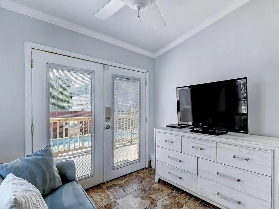 Historic Savannah Gold Private Condo With Pool - 2Bed, 1&Half Bath, Sleeps 6, 1St Floor, 15 Min Walk To Historic Savannah Center And All Attractions