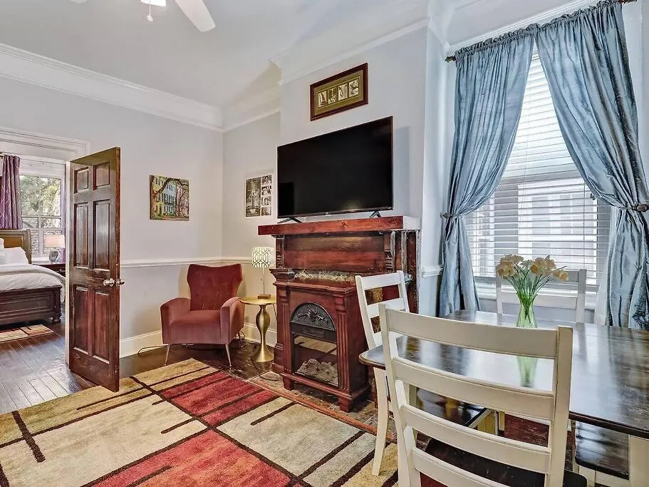 Apartment Historic Savannah Gold Private Condo With Pool - 2Bed, 1&Half Bath, Sleeps 6, 1St Floor, 15 Min Walk To Historic Savannah Center And All Attractions
