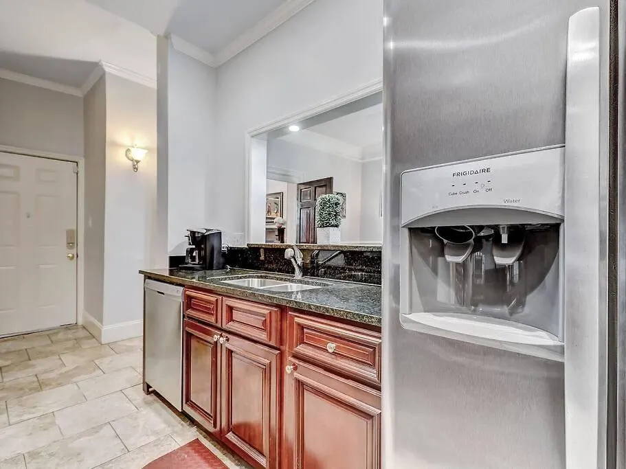 Historic Savannah Gold Private Condo With Pool - 2Bed, 1&Half Bath, Sleeps 6, 1St Floor, 15 Min Walk To Historic Savannah Center And All Attractions Apartment