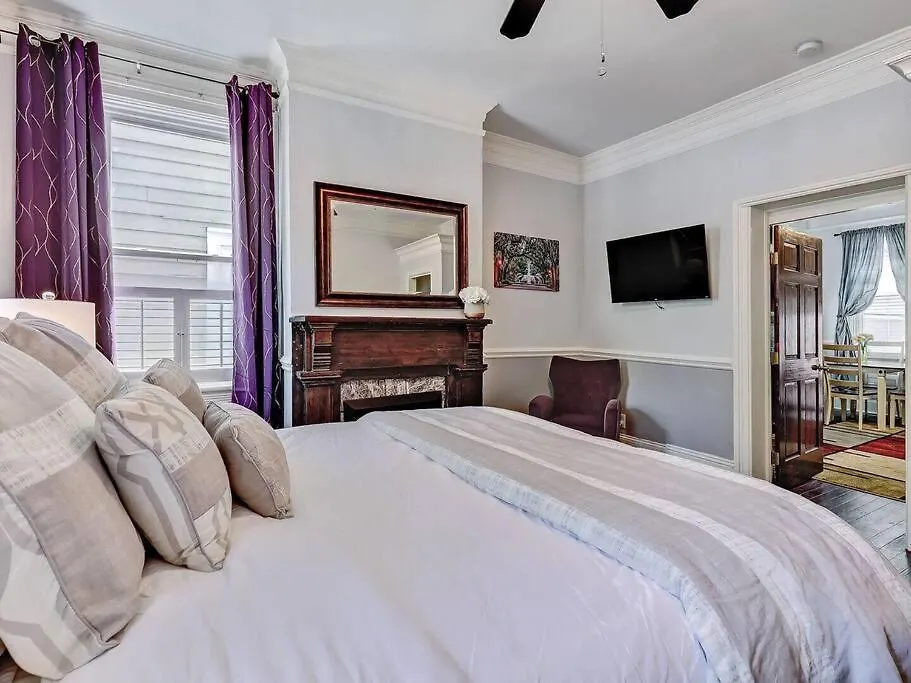 Historic Savannah Gold Private Condo With Pool - 2Bed, 1&Half Bath, Sleeps 6, 1St Floor, 15 Min Walk To Historic Savannah Center And All Attractions 0*,  United States