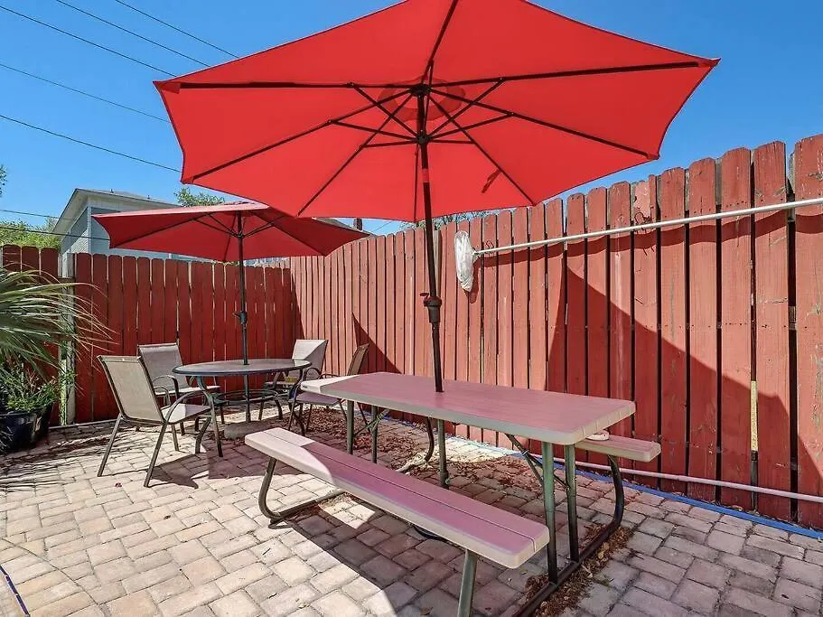 Apartment Historic Savannah Gold Private Condo With Pool - 2Bed, 1&Half Bath, Sleeps 6, 1St Floor, 15 Min Walk To Historic Savannah Center And All Attractions United States